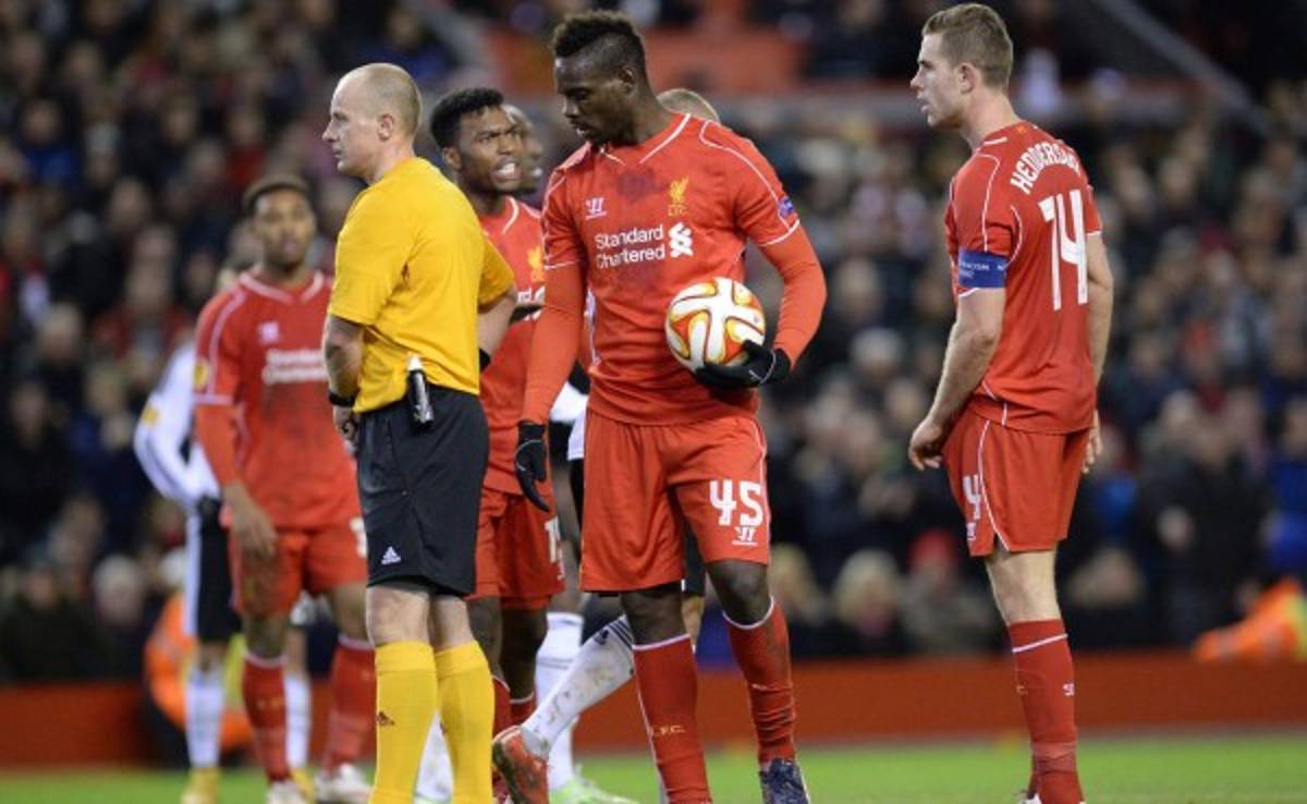 Gerrard criticó 'el irrespeto' de Balotelli al patear penal