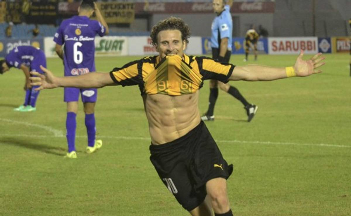 Diego Forlán, tentado para irse a jugar a India