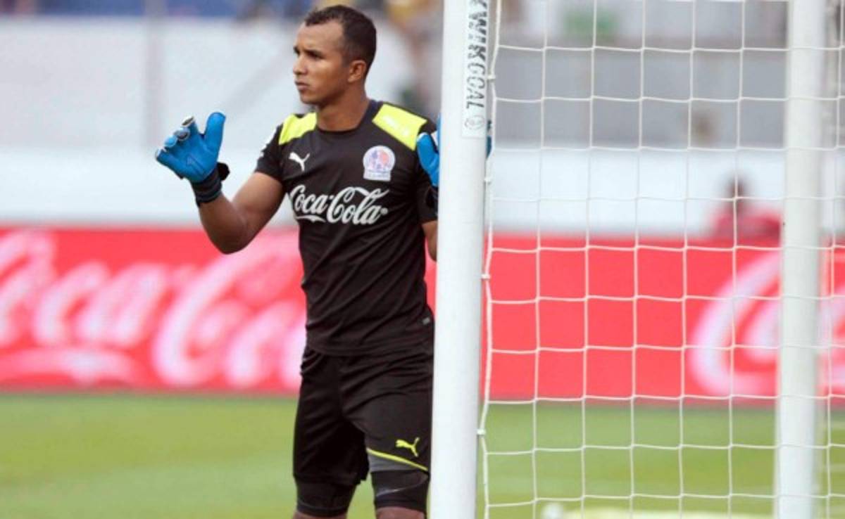 Donis Escober se vistió de héroe en título 28 del Olimpia