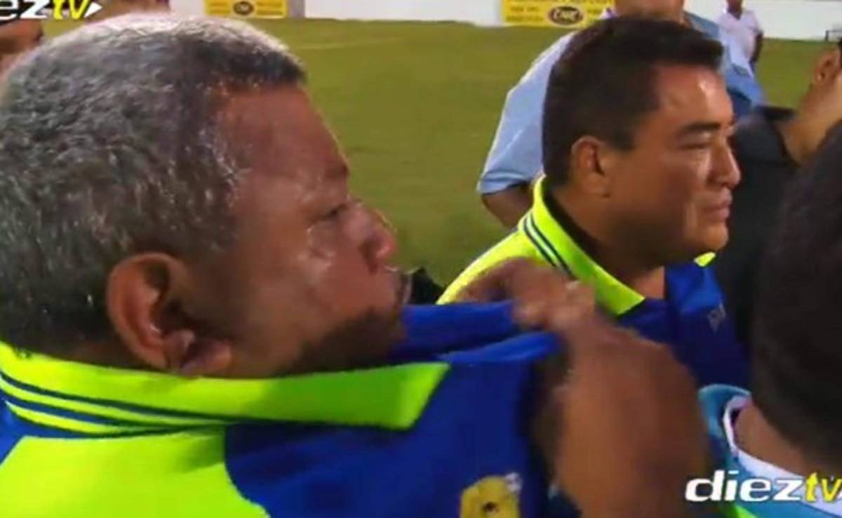 ¡Insólito! Directivos del Alianza Becerra quedaron furiosos por no tener su medalla