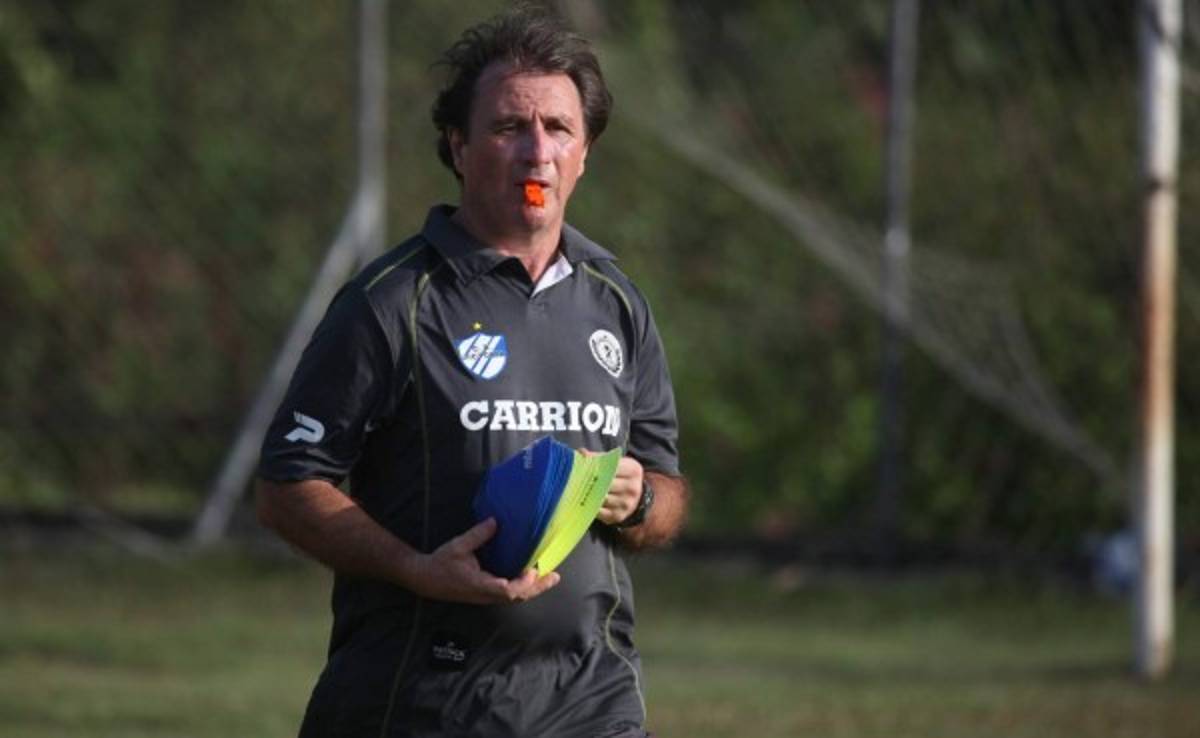 Guaita es separado y llega Jorge Pineda como técnico de Victoria