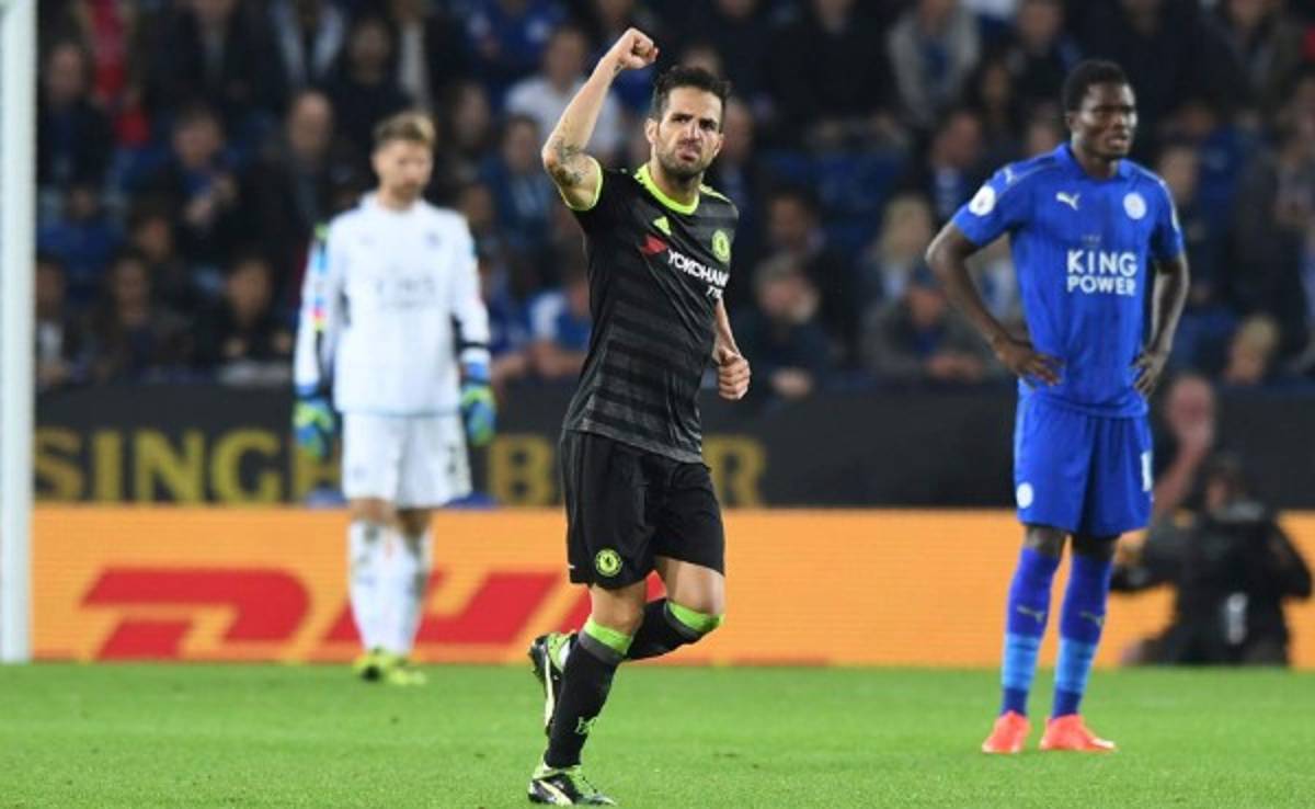 Chelsea remonta al Leicester con doblete de Fabregas en la Copa de la Liga