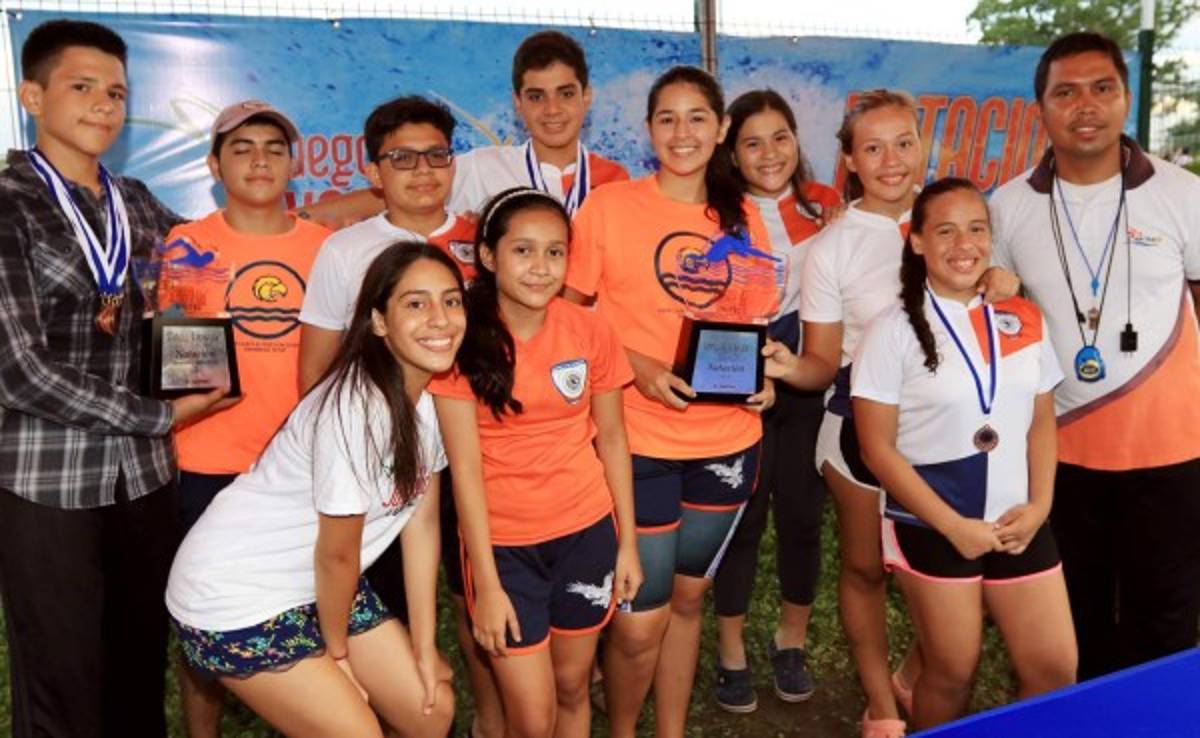 Happy Days and Freedom, campeones en natación de los Juegos De la Juventud