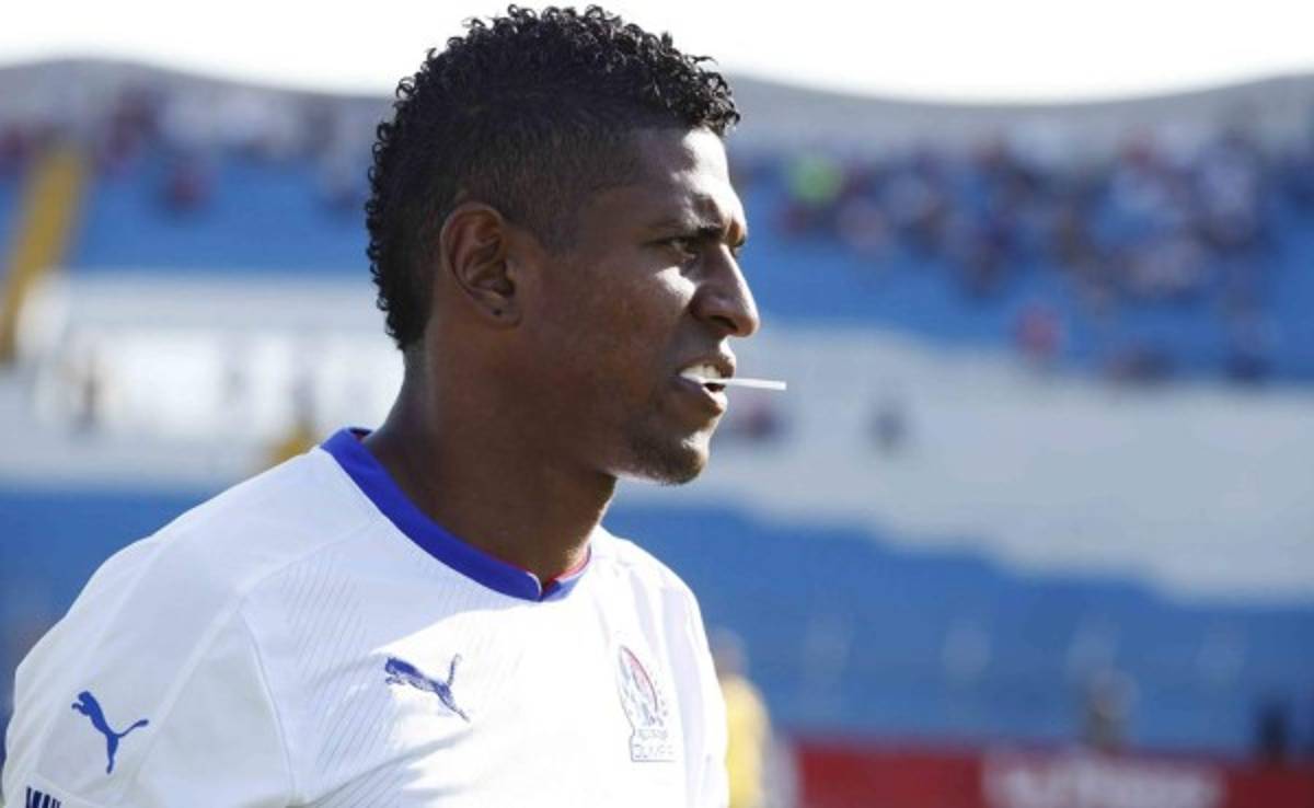 Carlo Costly: 'Estoy ansioso de jugar y de quedar campeones'