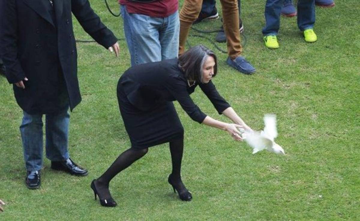 VIDEO: Florinda Meza se peleó con camarógrafo en homenaje a 'Chespirito'