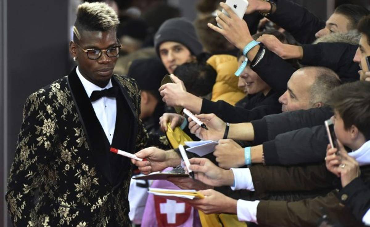 VIDEO: ¡El excéntrico o extravagante traje de Pogba en la gala del Balón de Oro!