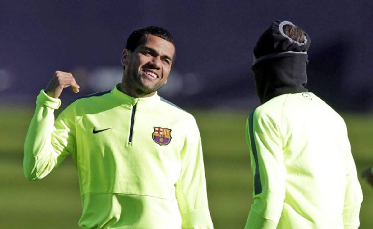 Dani Alves será baja del Barcelona por lesión muscular