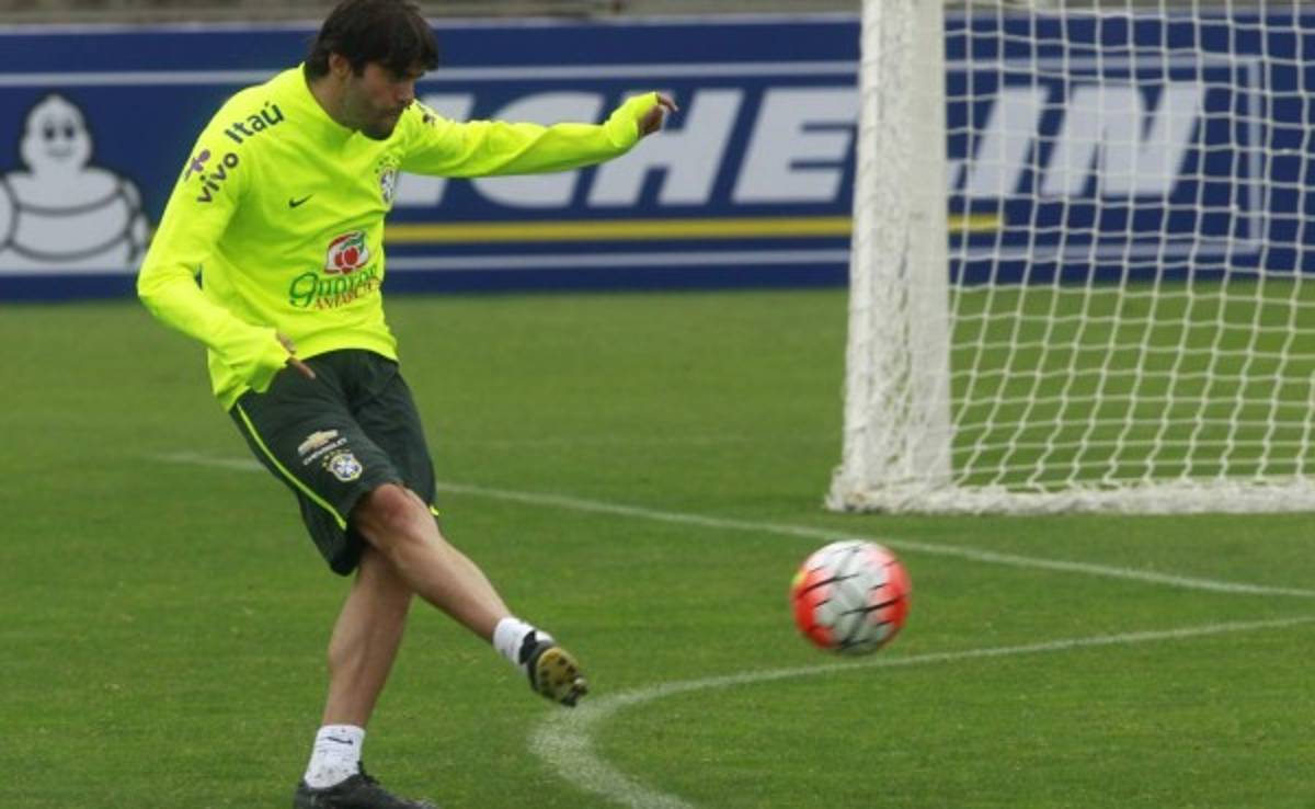 Kaká utilizará el '10' de Neymar en la selección de Brasil
