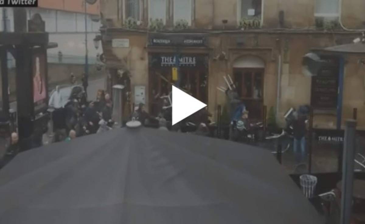 VIDEO: Así fue la guerra entre aficionados del Manchester City y del Sevilla en Inglaterra