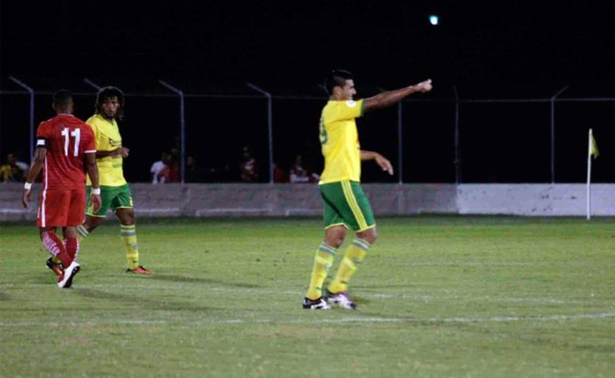 Carlos Ramírez anota en Olanchito el histórico gol 19 mil de Liga Nacional