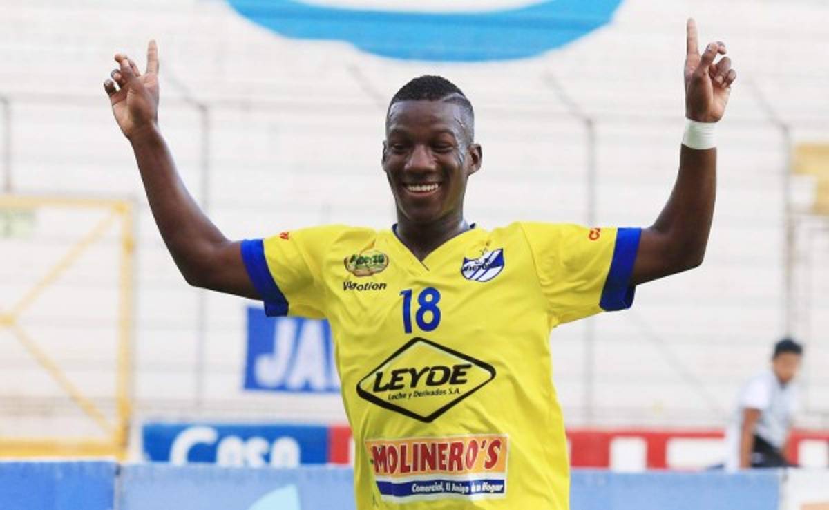 Darixon Vuelto anuncia que jugará en el Tenerife de España la próxima temporada