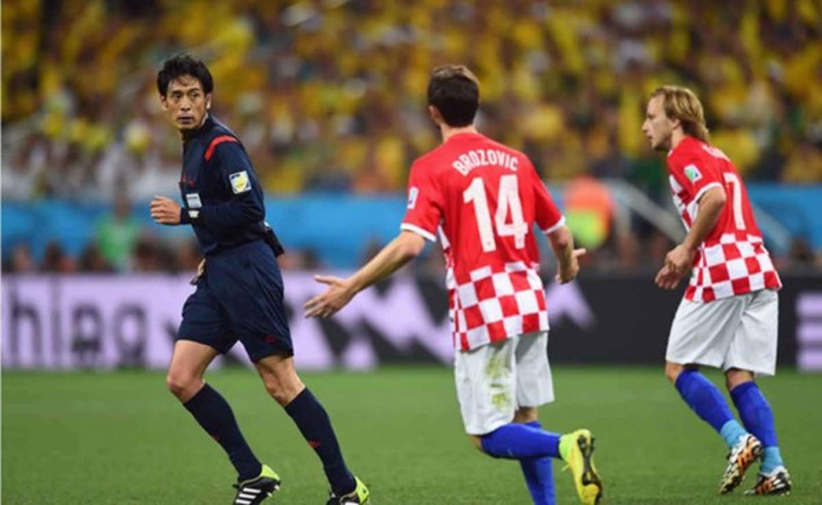 Japonés Nishimura, entre los 15 árbitros que continúan en el Mundial&nbsp;