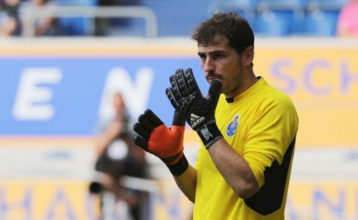 Iker Casillas debuta con triunfo en el Porto