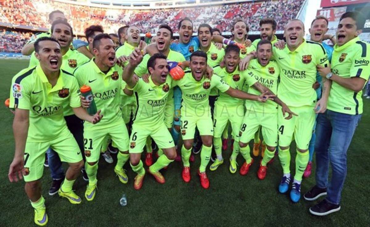 VIDEO: Así fue la celebración del Barcelona en el césped y camerino