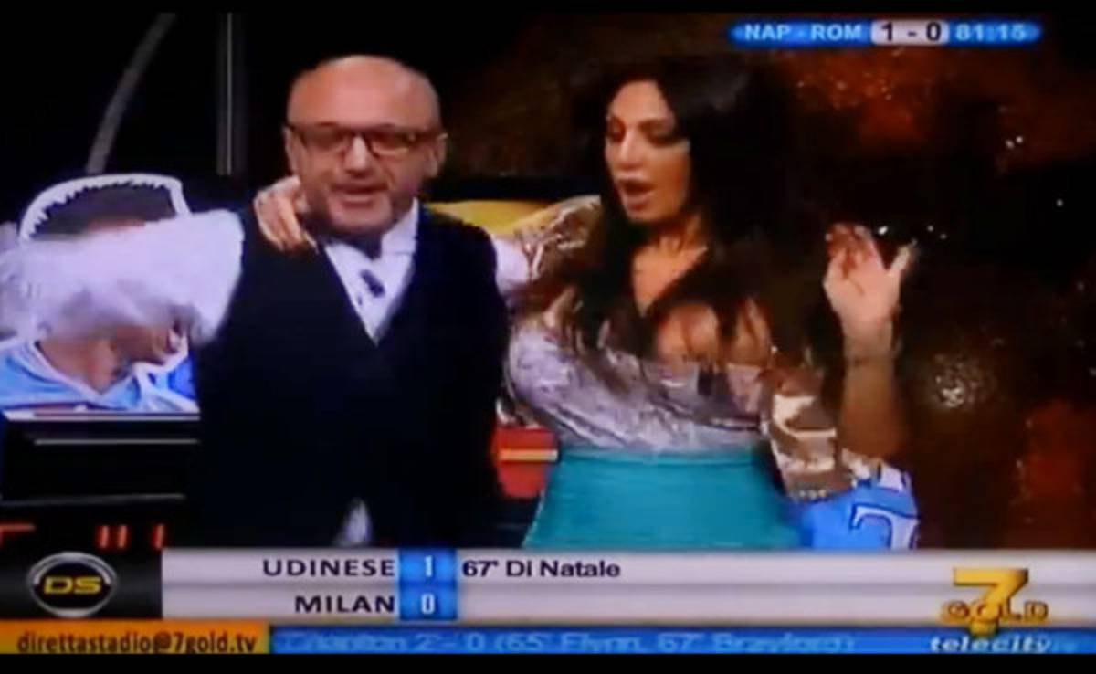 VIDEO: A conductora italiana se le escapó algo más que el grito de gol