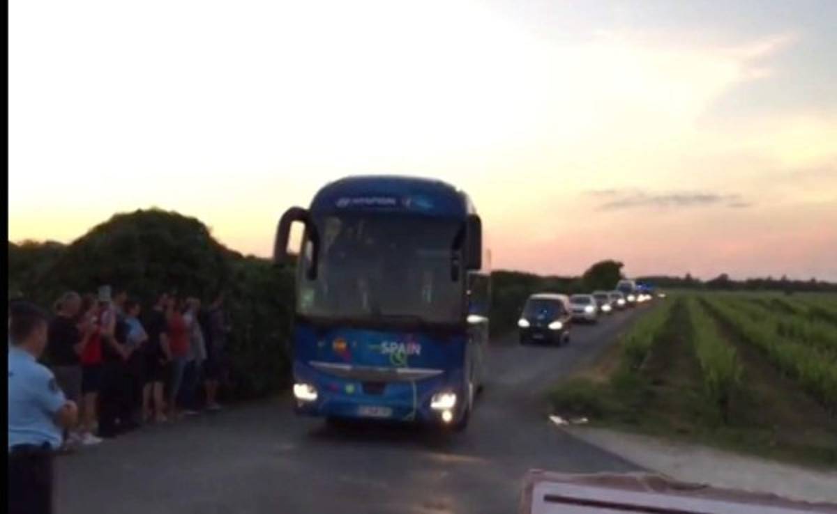 Con espectacular dispositivo de seguridad la selección de España llegó a Francia