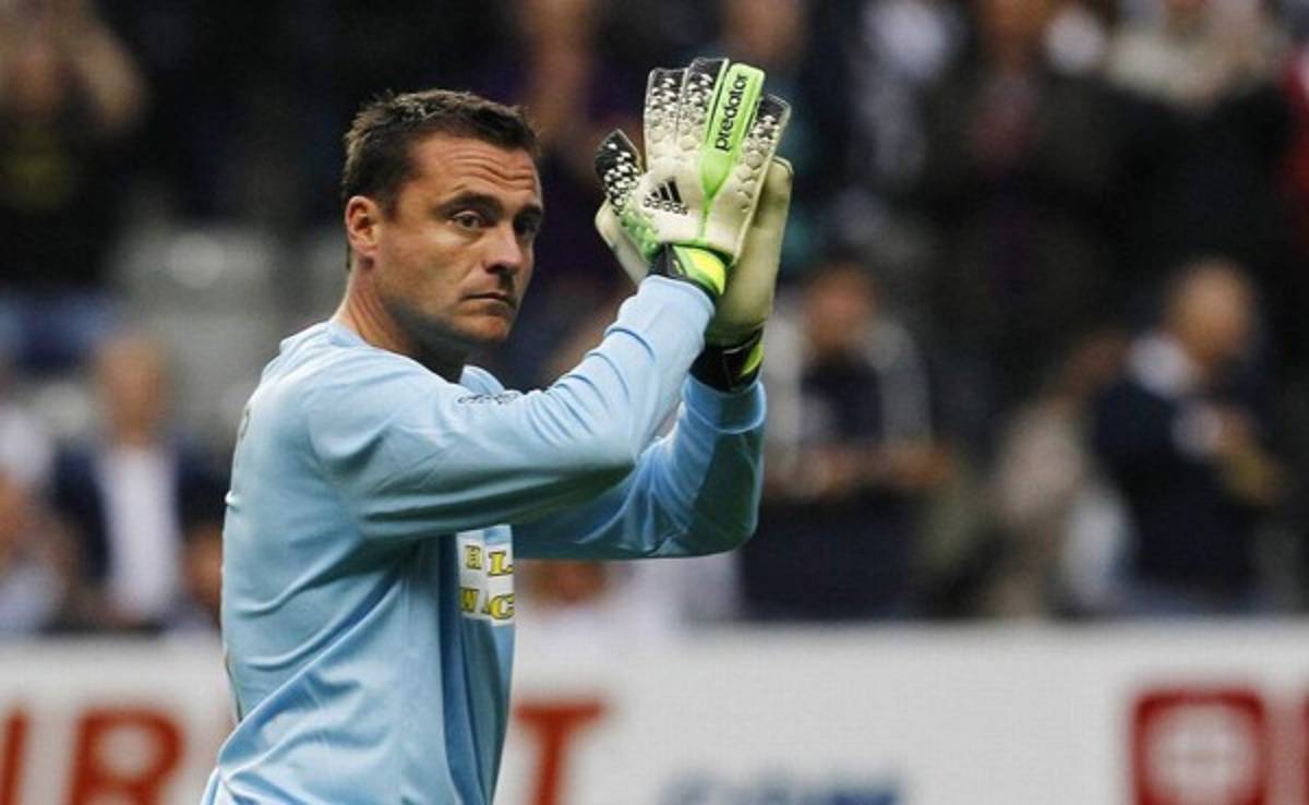 Sunderland ficha a portero de 40 años Steve Harper, excompañero de Maynor Figueroa