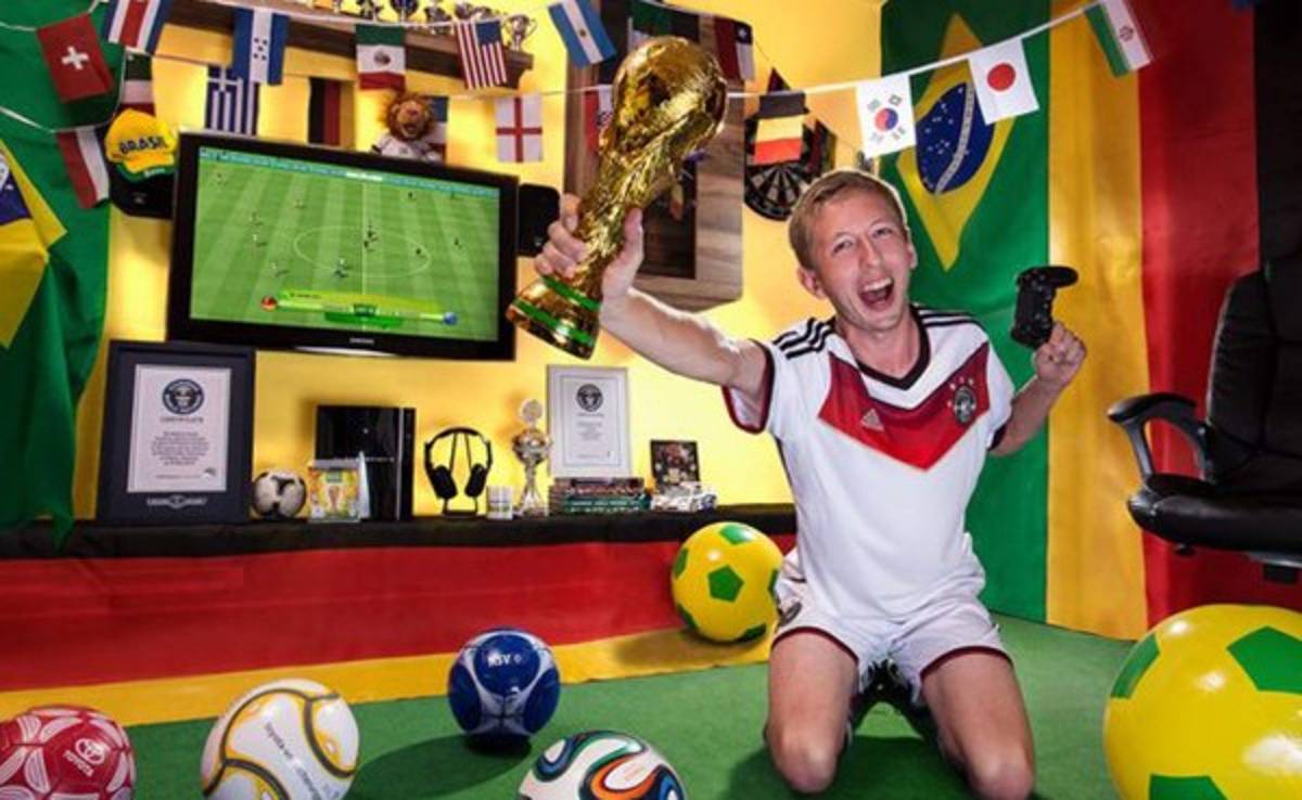 Alemán marca récord Guinnes al anotar 321 goles en el FIFA 2014