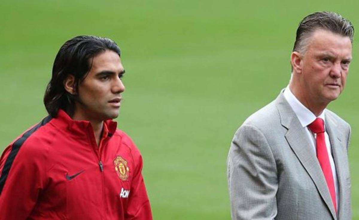 Van Gaal: 'Para que Falcao pueda jugar primero tiene que estar en forma'
