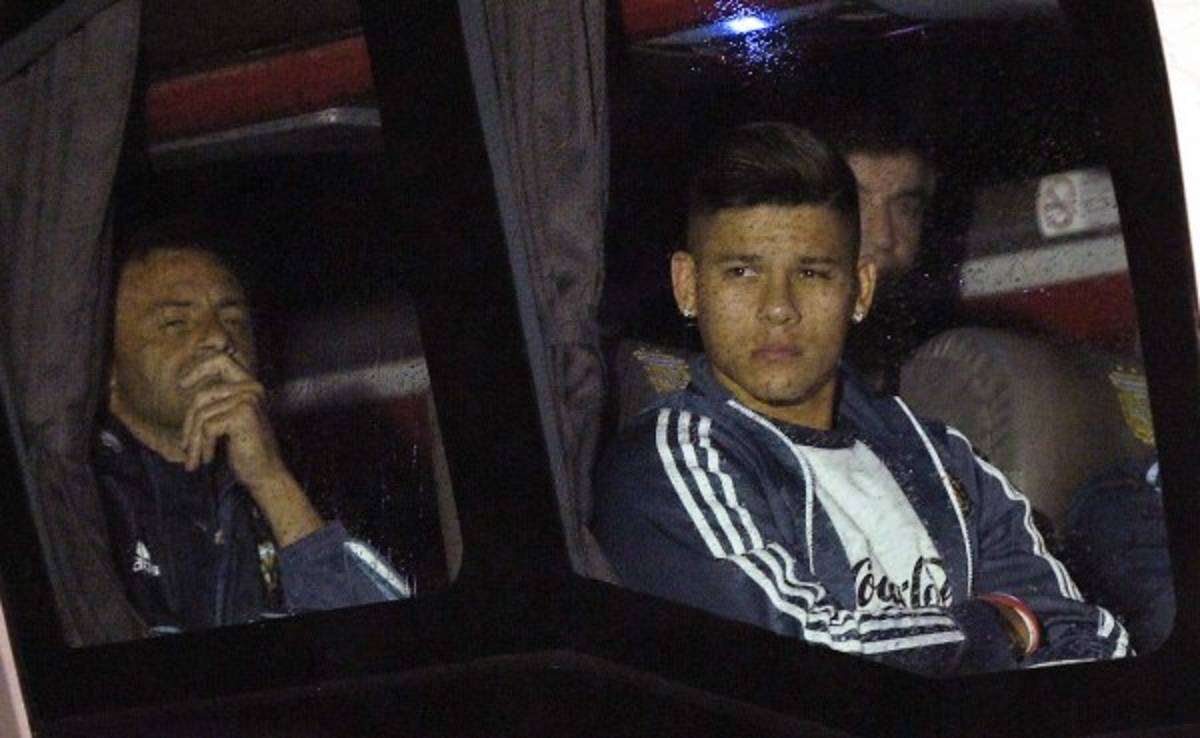 Messi y la mayoría de la selección llegan a Argentina en silencio