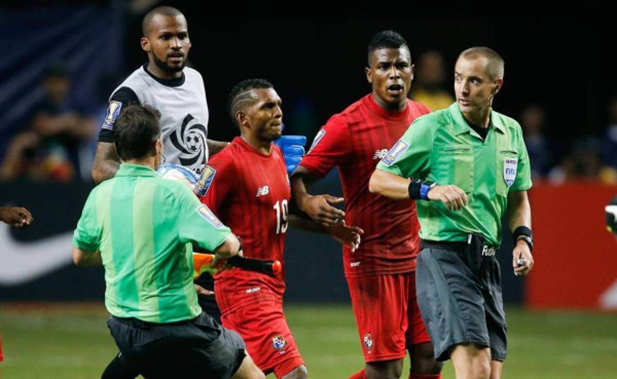 Concacaf reestructurará comité de arbitraje tras Copa Oro 2015 