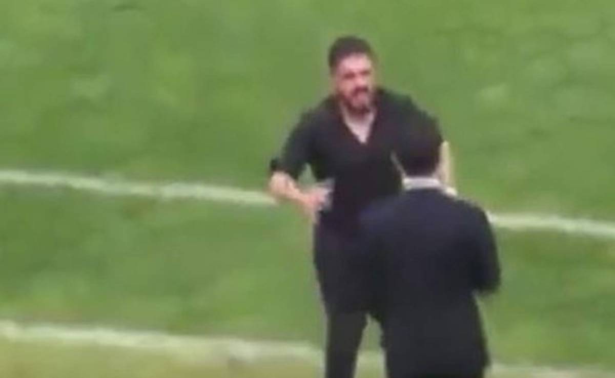 VIDEO: Genaro Gatusso agrede a su propio asiste durante un juego