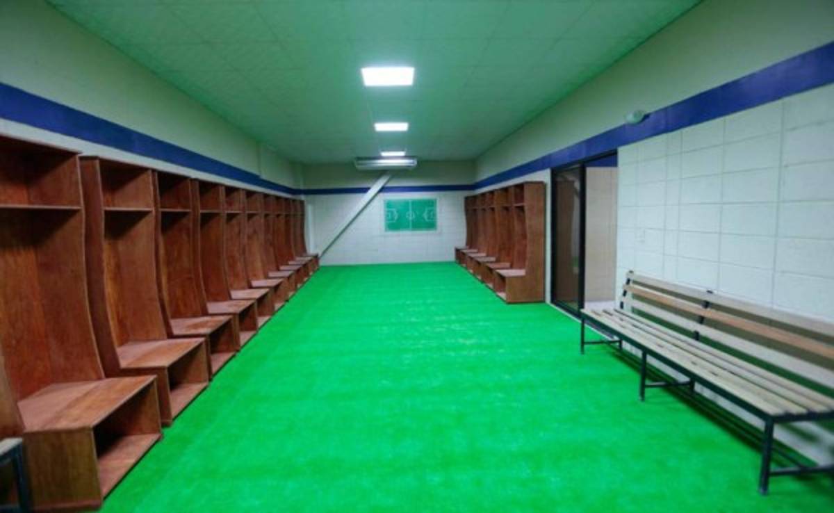 Contraste: Los camerinos de local y de visita en los estadios de Honduras