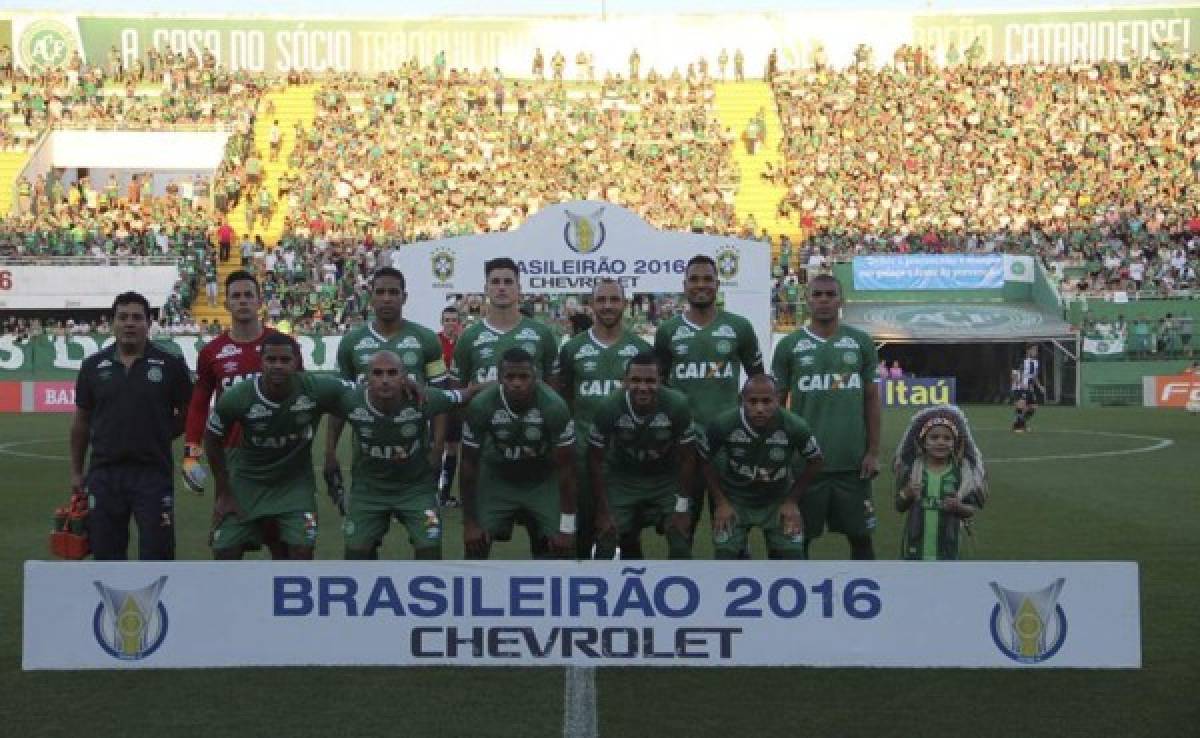 Se estrella avión que trasladaba a equipo brasileño Chapecoense