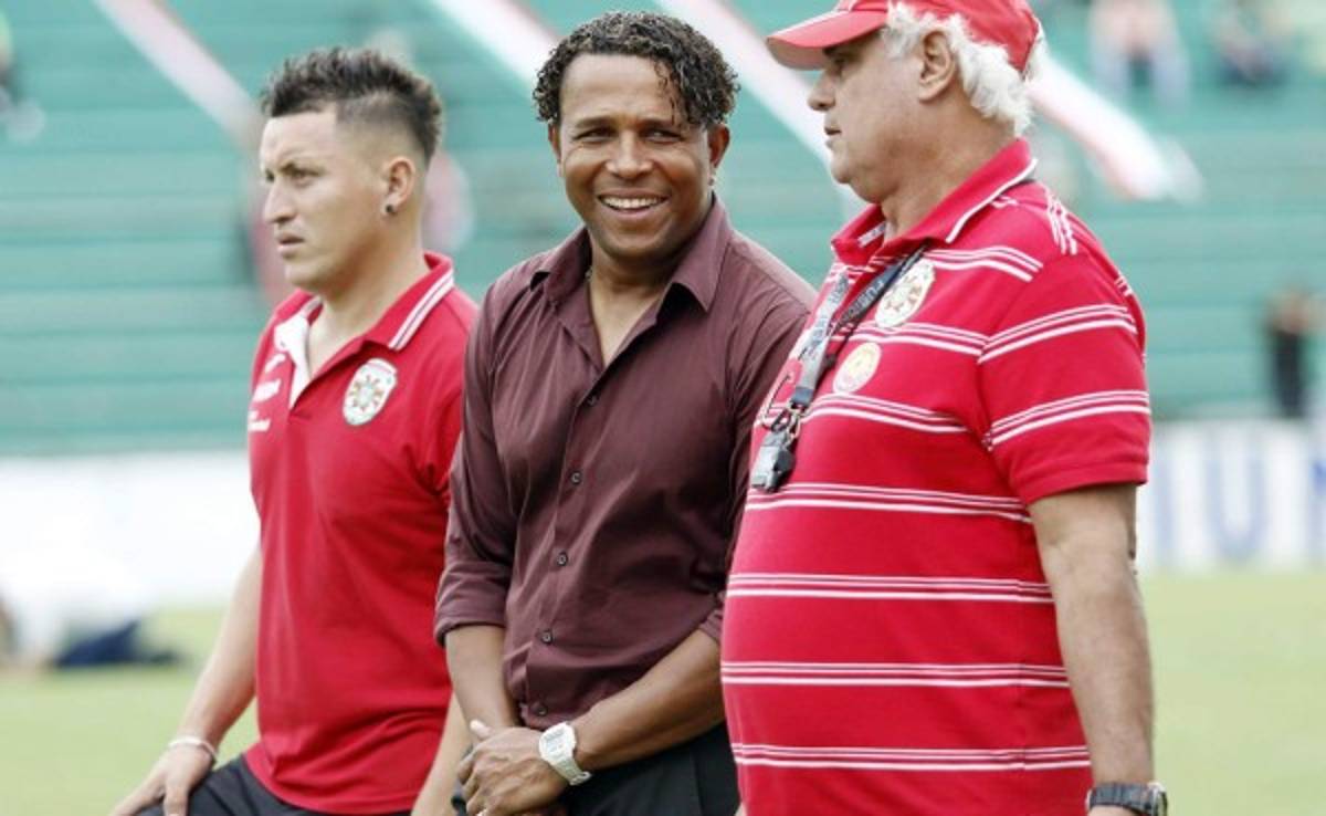 Carlos Pavón y su elegante debut como técnico de Marathón