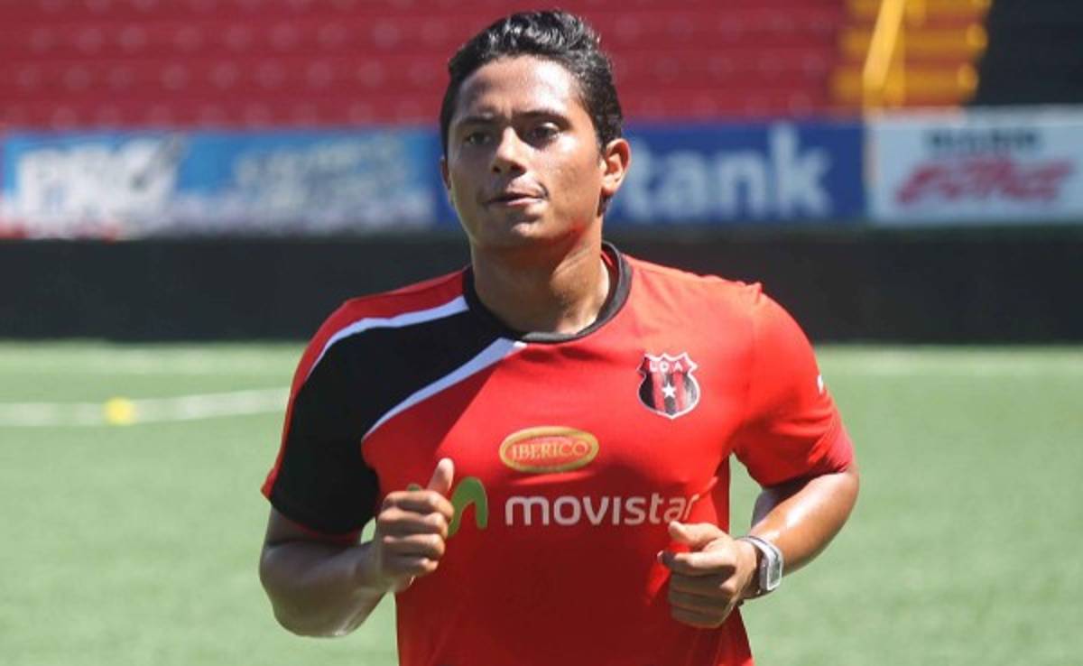 Ramón Núñez, marginado por indisciplina en Alajuelense