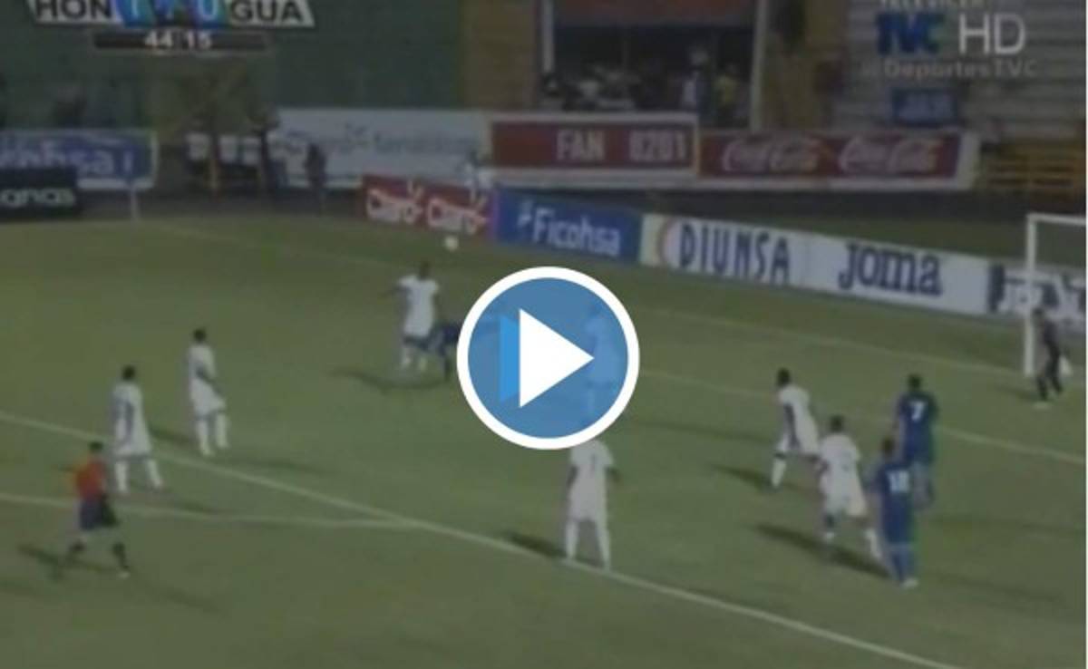 VIDEO: Pescadito Ruiz quiso hacer un golazo de chilena y pateó el rostro de Brayan Beckeles