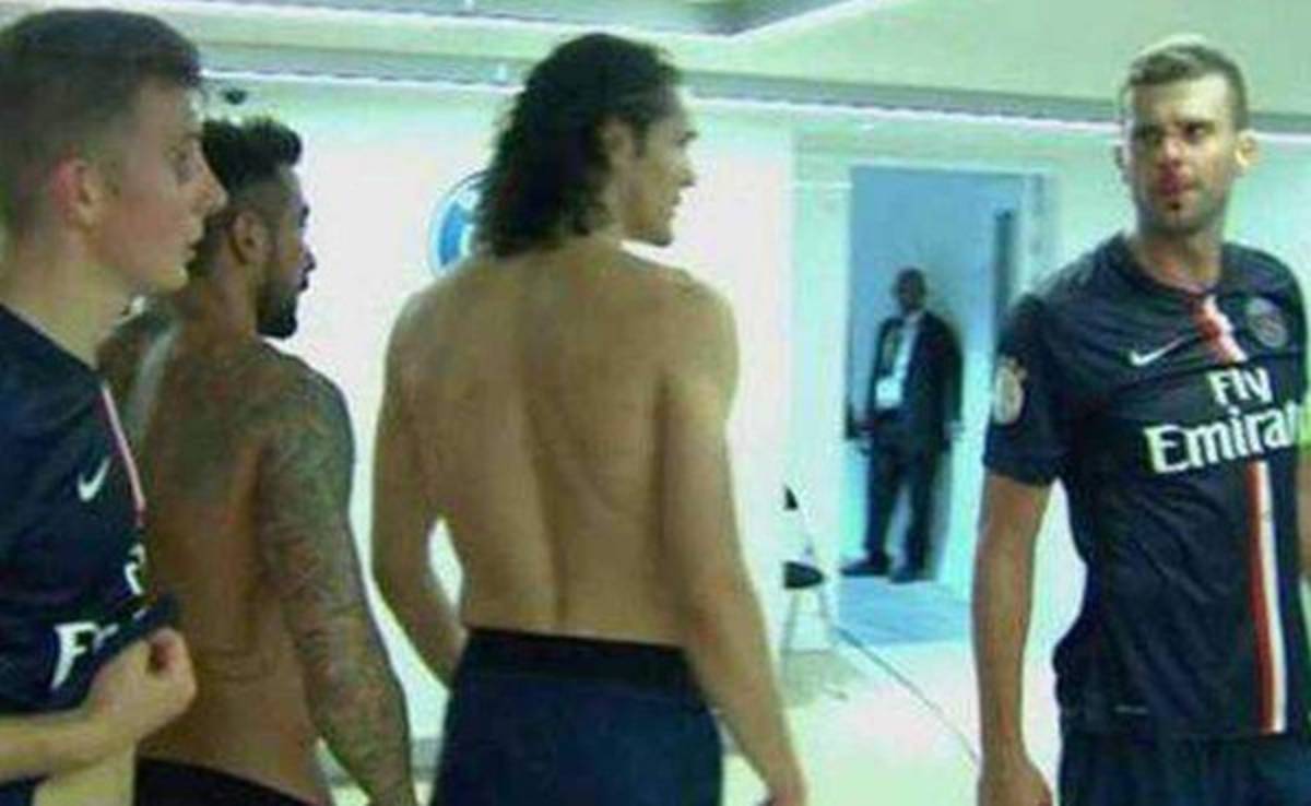 Brasileño Brandao le rompe la nariz a Thiago Motta