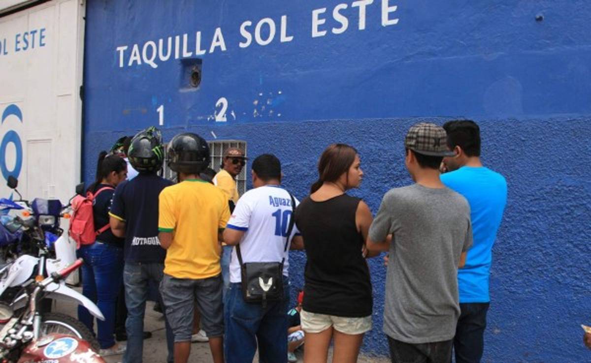 Desde tempranas horas comenzó la boletería en el Nacional para la Gran Final