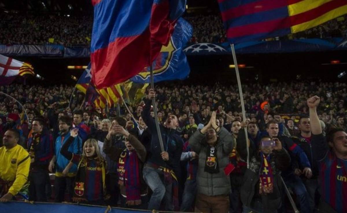 Afición del Barcelona canta: 'Cristiano no bebe agua'