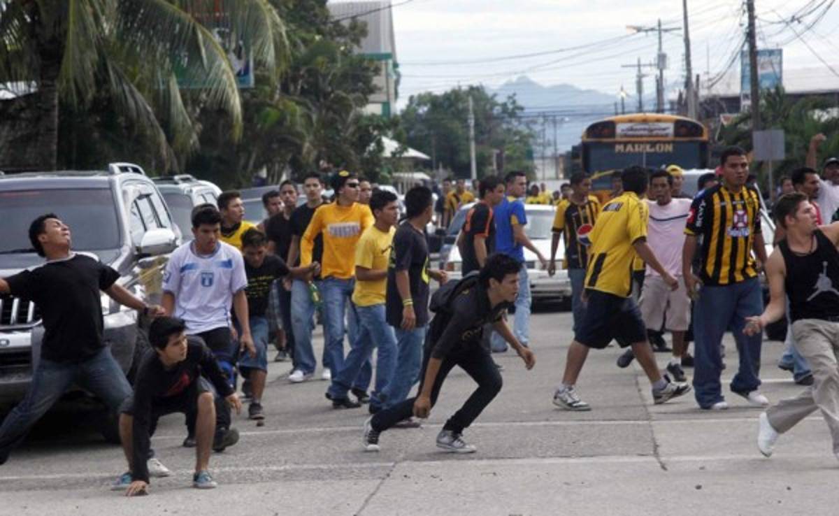 Victoria prohíbe el ingreso de la 'Mega Barra' del Real España