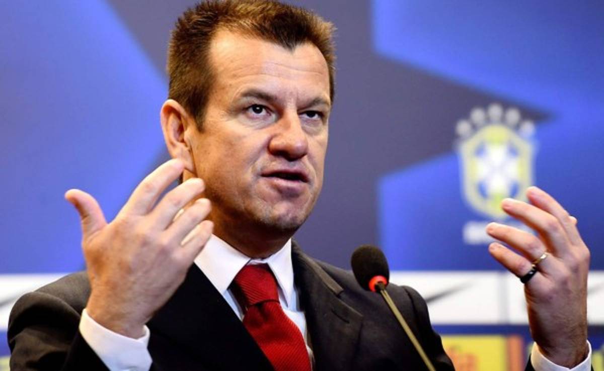 Dunga convoca a Marcelo y a Robinho para amistosos de Brasil