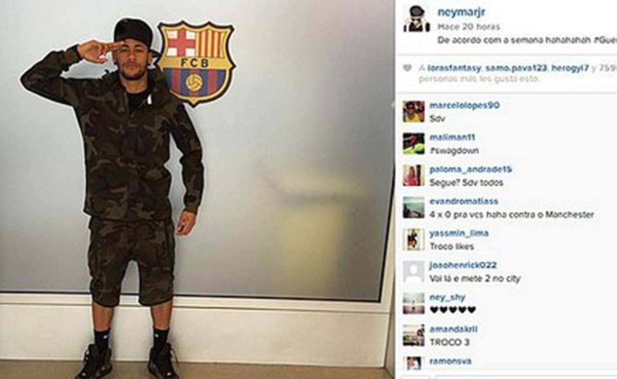 Neymar se viste de militar para recibir al Manchester City
