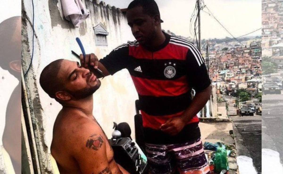 Adriano ahora vive en una favela y es protegido por banda criminal, según Daily Star