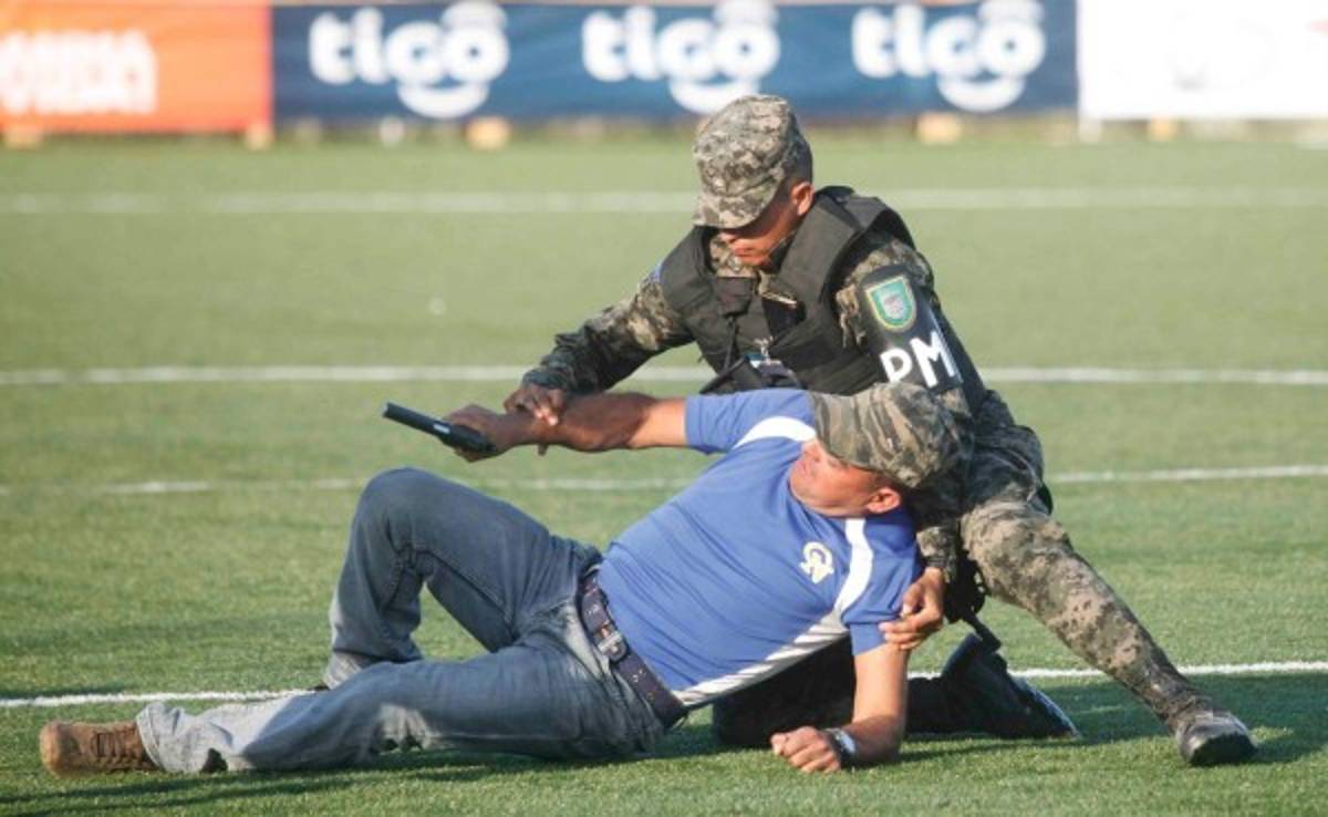 Policía Militar realiza simulacros en estadios durante Copa Presidente