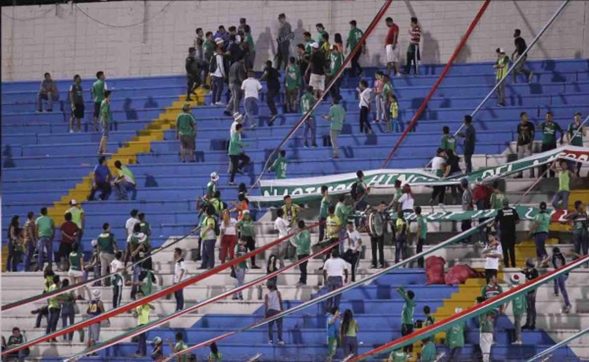 VIDEO: Zafarrancho en la barra de Marathón entre los mismos miembros