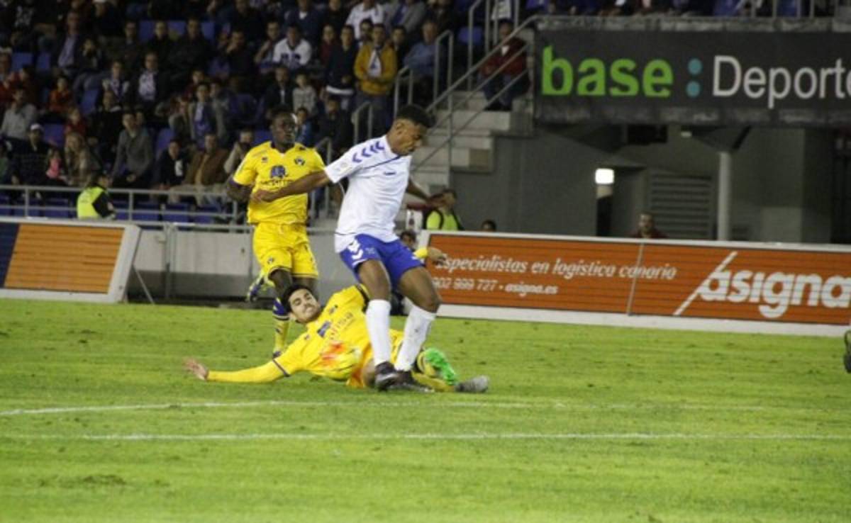 Choco Lozano anota, pero el Tenerife pierde ante Alcorcón