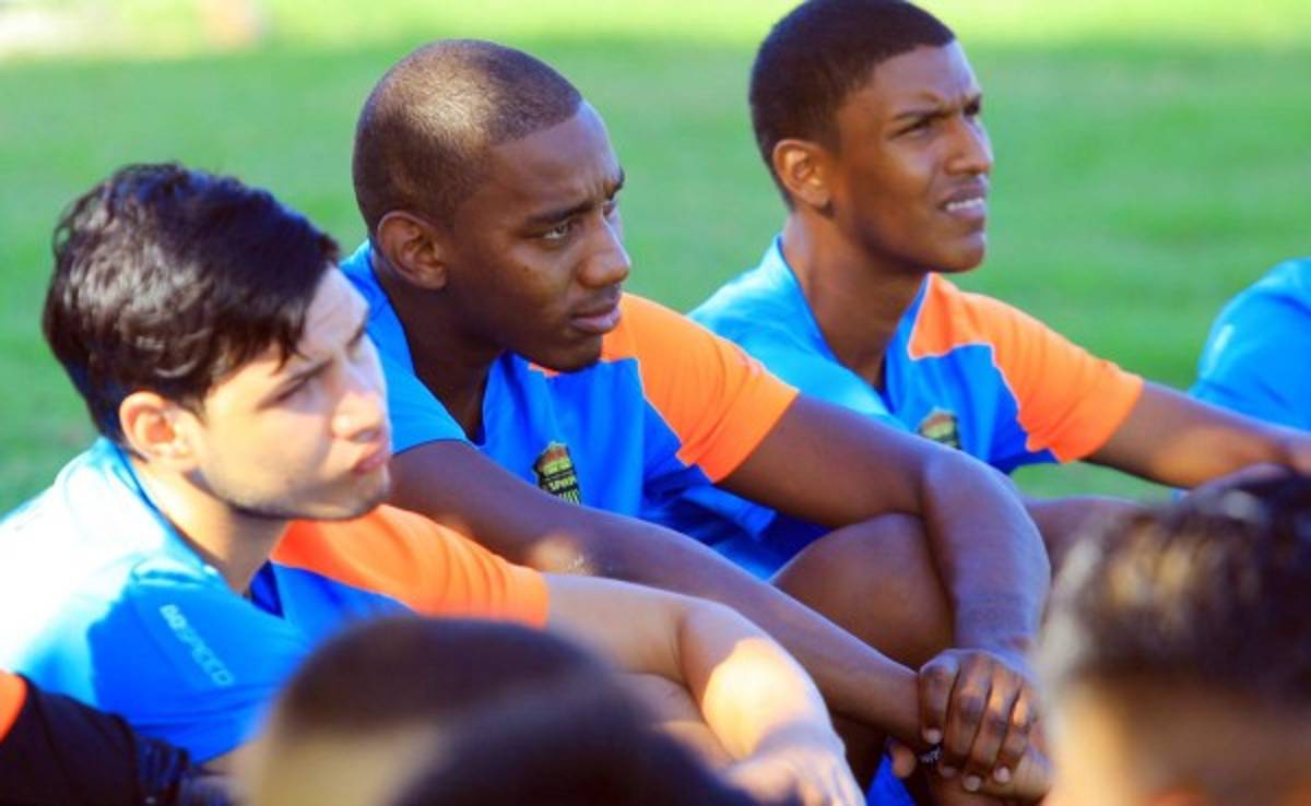 Bryan Róchez entrena con Real España para llegar bien físicamente