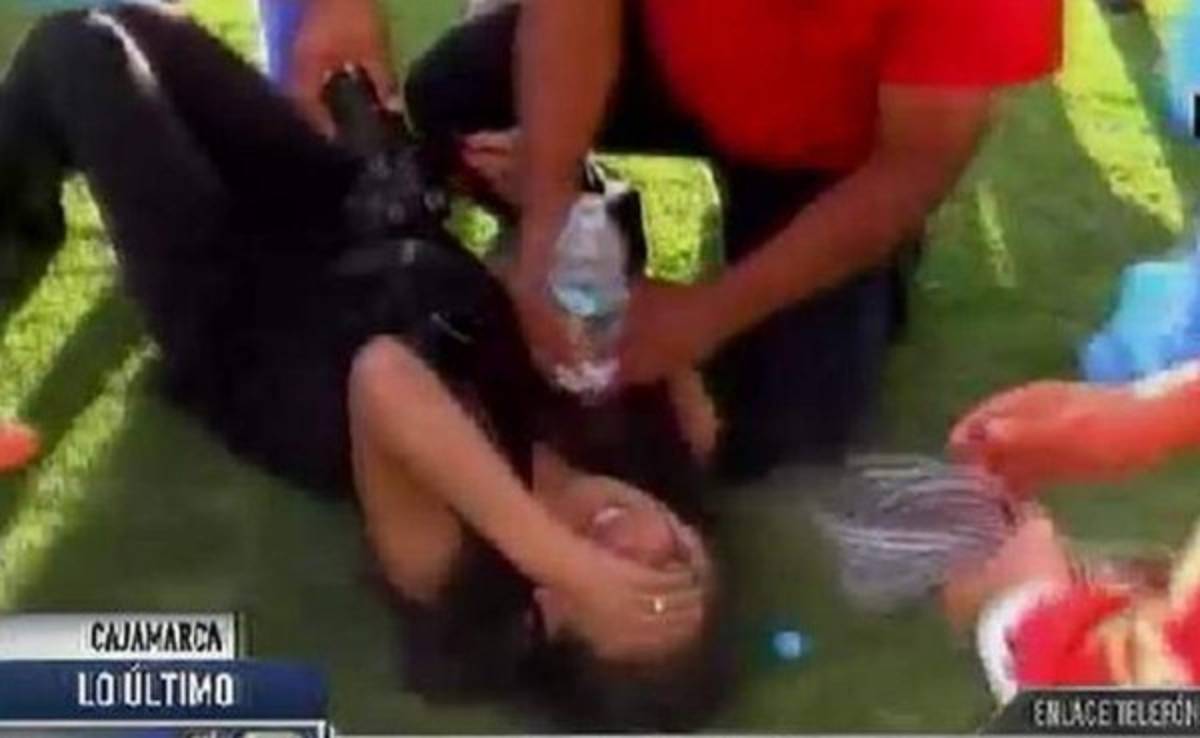 VIDEO: Brutal golpiza a periodista en juego de fútbol en Perú
