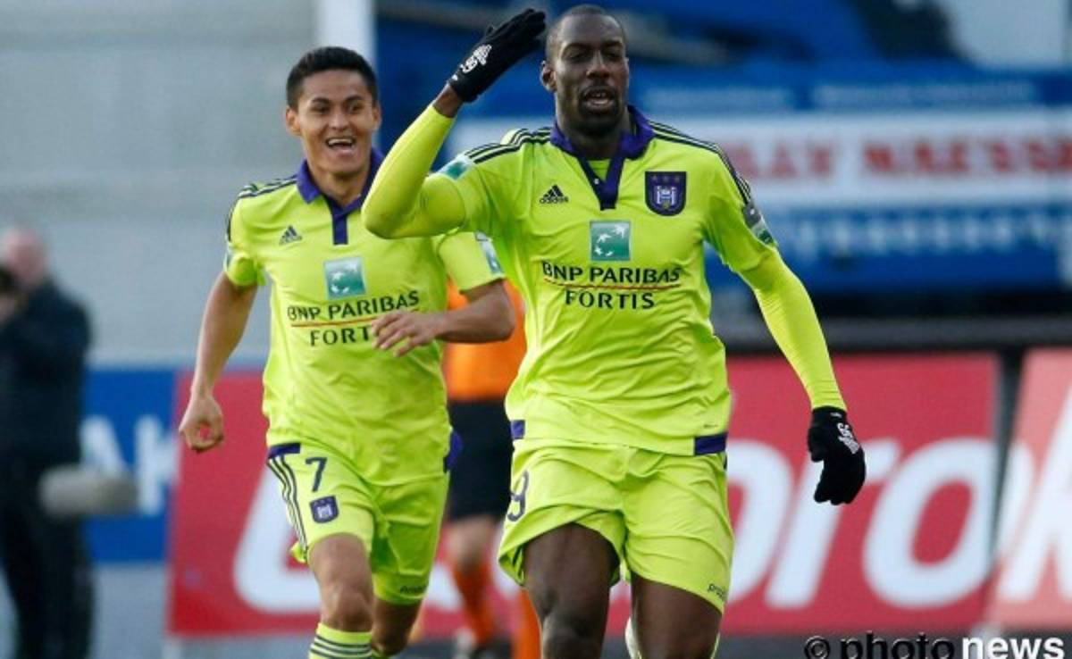 Najar y Anderlecht ganan y mantienen intacto el sueño de título en Bélgica