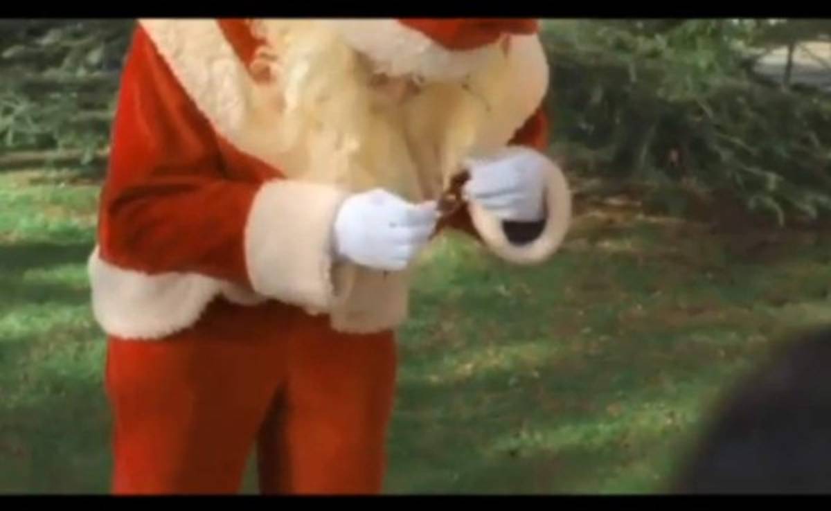 VIDEO: Keylor Navas se viste de Santa y cumple sueño de joven con discapacidad