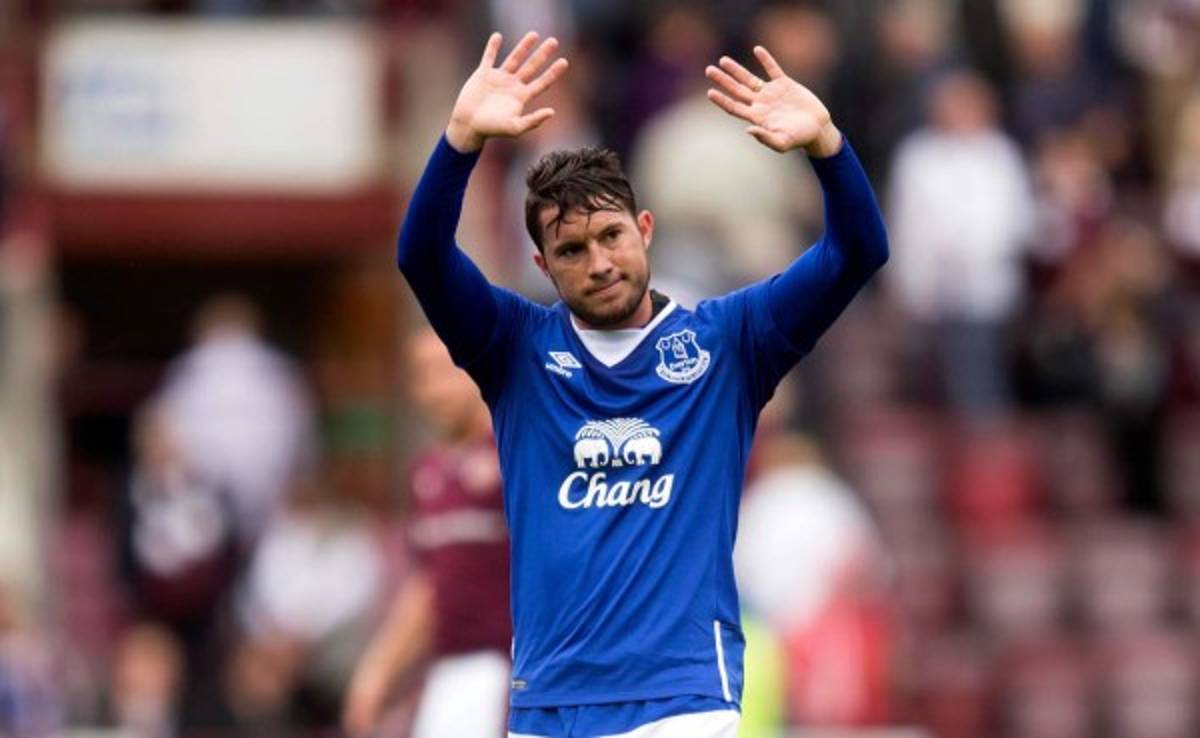 El costarricense Bryan Oviedo se lesiona y estará tres semanas de baja