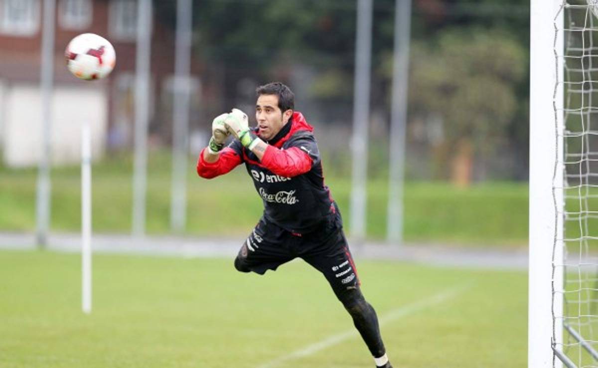 El chileno Claudio Bravo, la novedad en el viaje del Barça