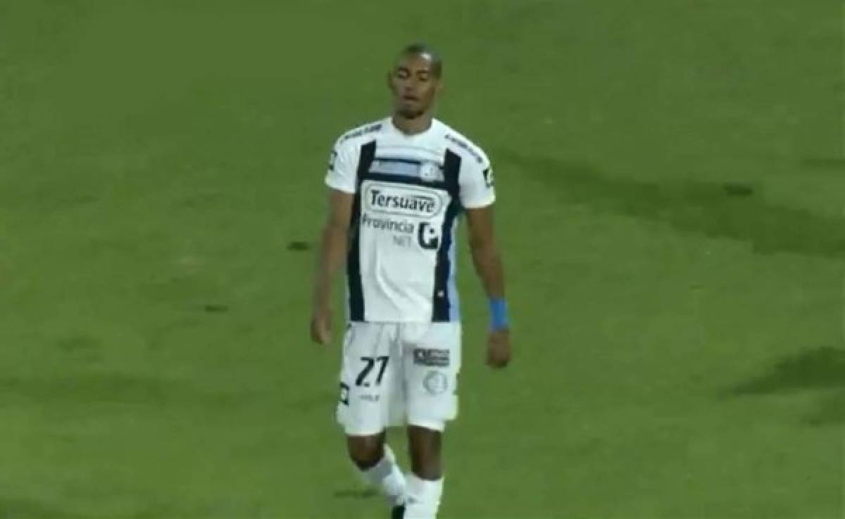 Jerry Bengtson fue expulsado en el fútbol argentino.