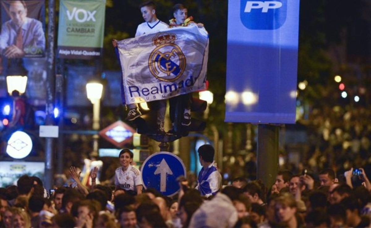Miles de aficionados celebraron en Cibeles y esperon al R. Madrid
