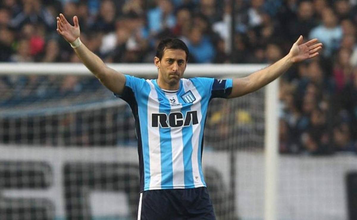 Diego Milito se despide con emoción, vítores y llanto de Racing y del fútbol